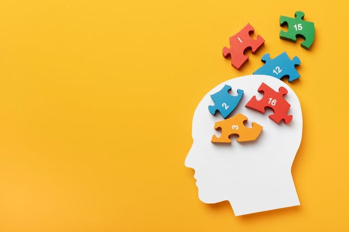 conceito-de-memoria-com-pecas-de-quebra-cabeca-e-cabeca_23-2149320948