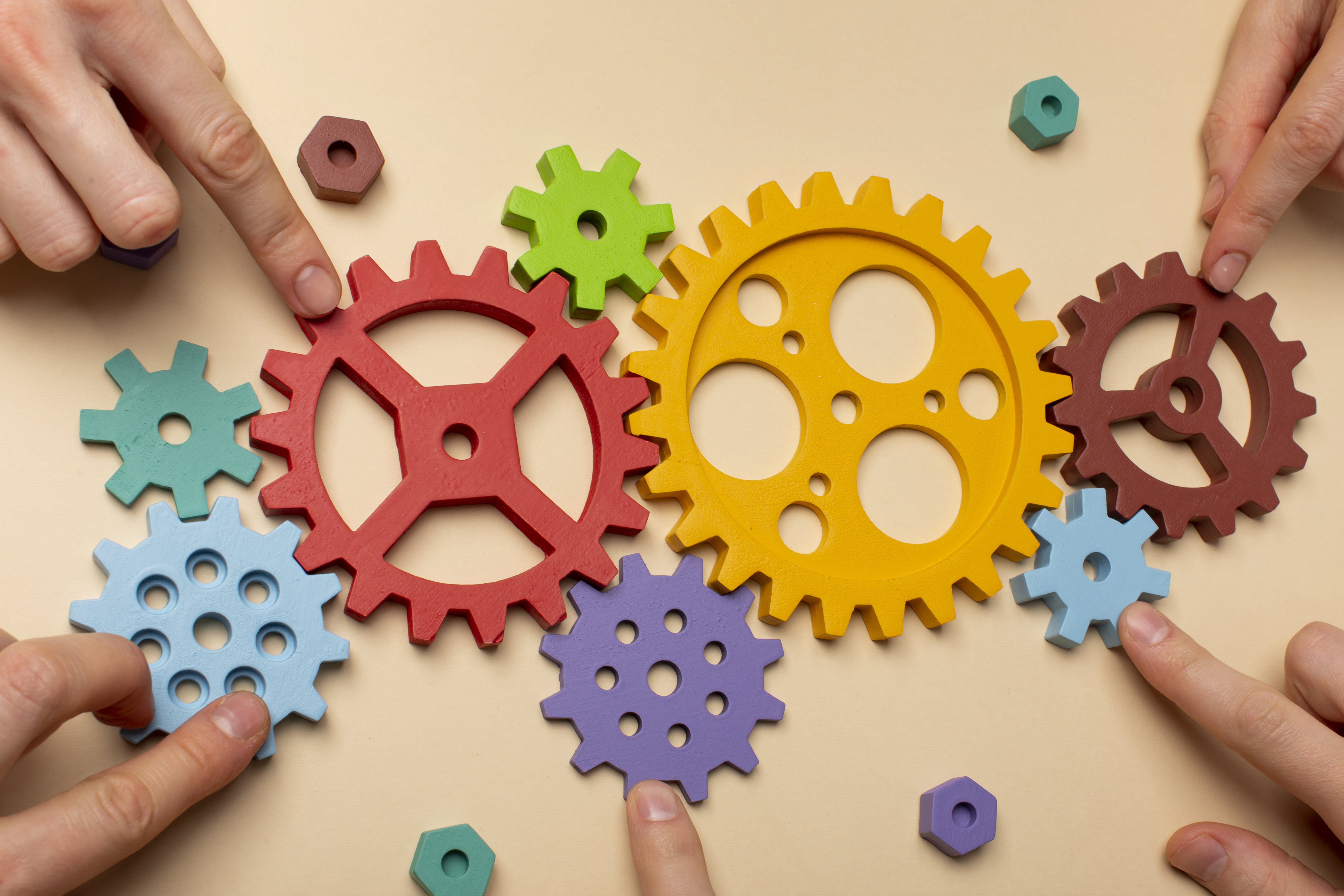 papeis-de-negocios-de-natureza-morta-com-varias-pecas-de-mecanismo